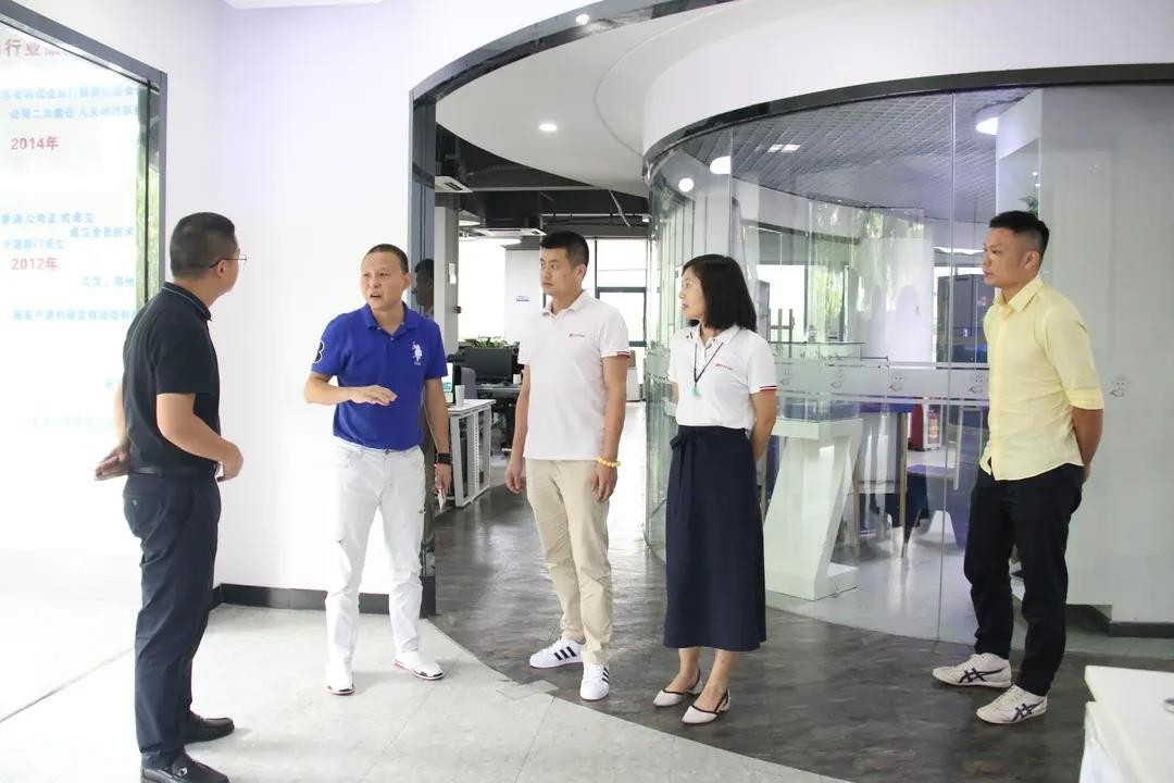 廣東重慶商會秘書處，走訪會員單位廣州傾松數(shù)碼科技有限公司